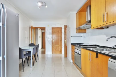 Apartamento T2 para Venda em Alfragide