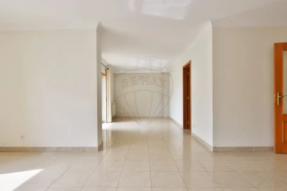 Apartamento T2 para Venda em Alfragide