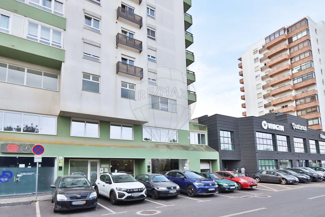 Apartamento T2 para Venda em Alfragide Foto 1
