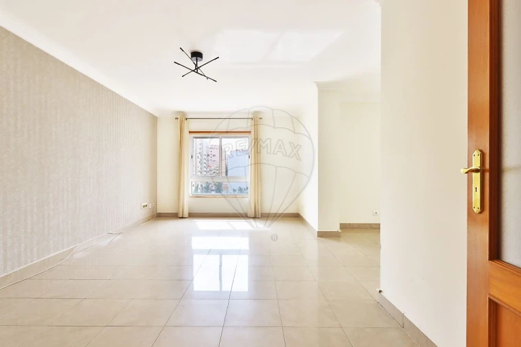 Apartamento T2 para Venda em Alfragide Foto 7