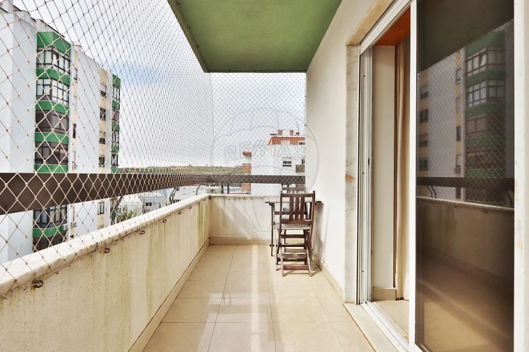 Apartamento T2 para Venda em Alfragide Foto 11