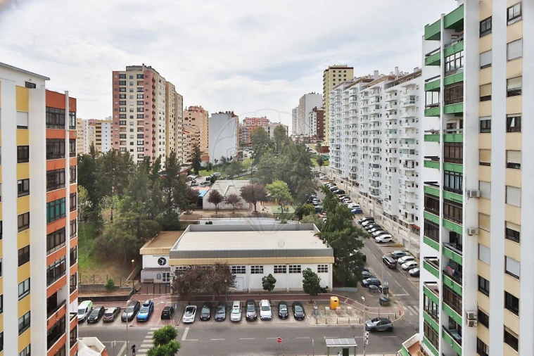 Apartamento T2 para Venda em Alfragide Foto 12