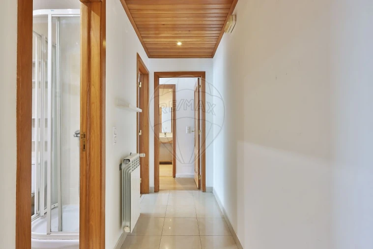 Apartamento T2 para Venda em Alfragide Foto 17