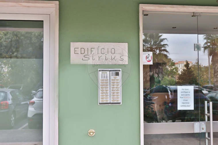 Apartamento T2 para Venda em Alfragide Foto 2