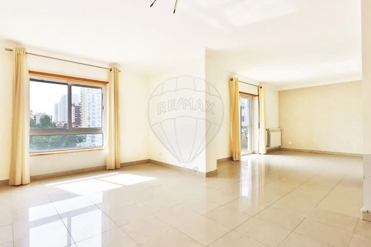 Apartamento T2 para Venda em Alfragide Foto 6