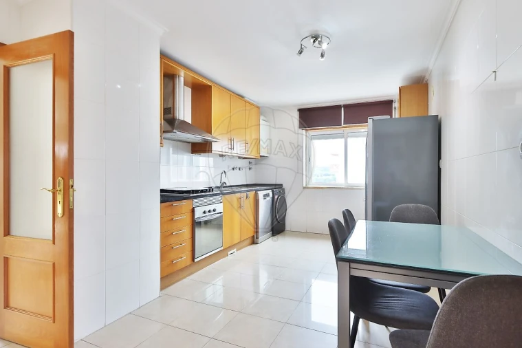 Apartamento T2 para Venda em Alfragide Foto 13