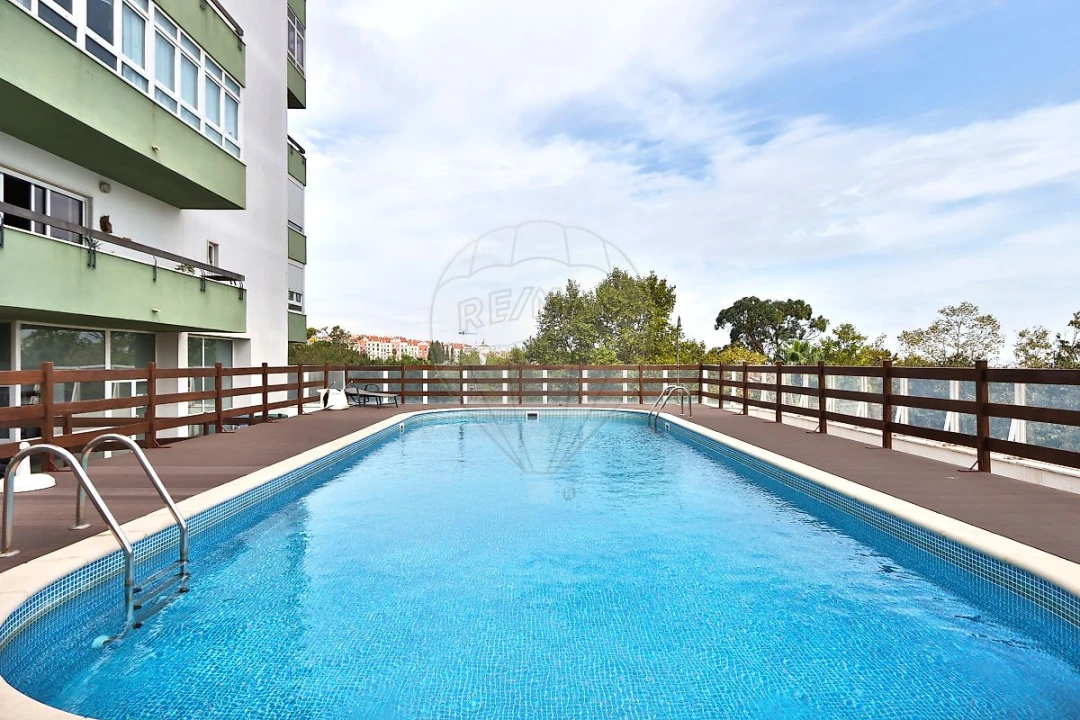 Apartamento T2 para Venda em Alfragide Foto 9