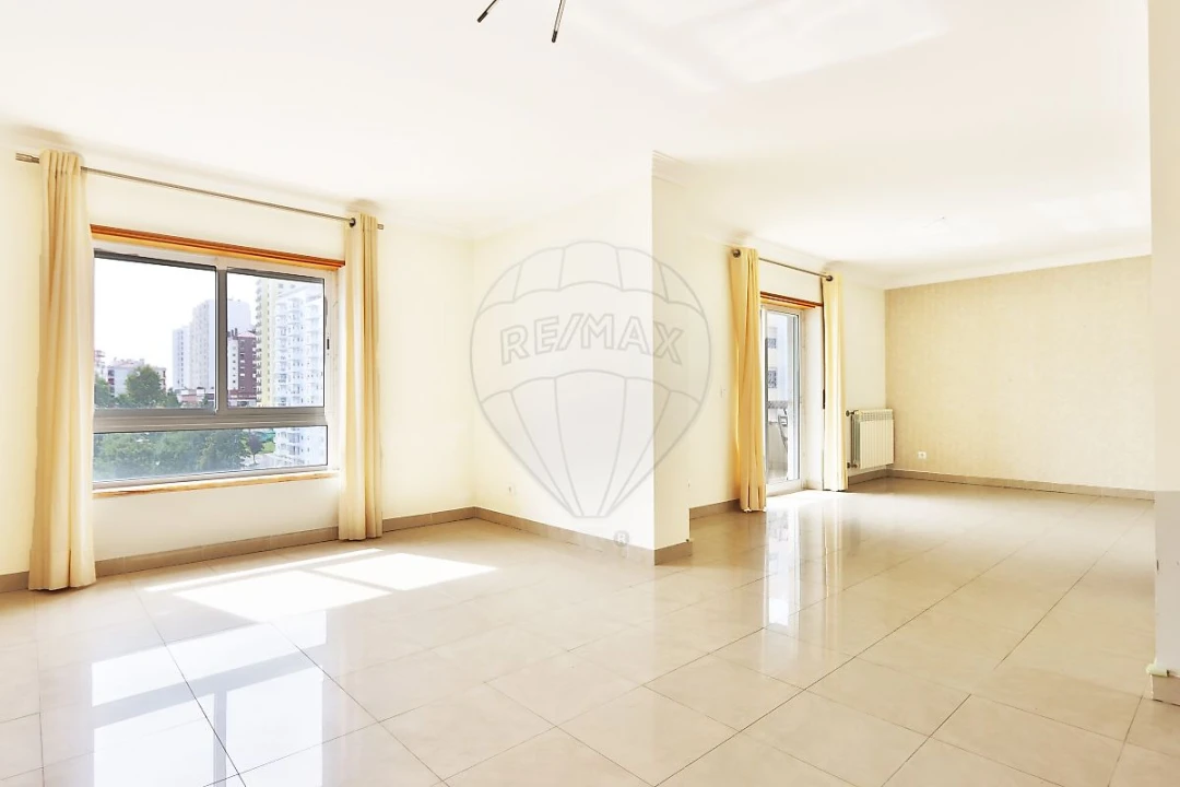 Apartamento T2 para Venda em Alfragide Foto 6