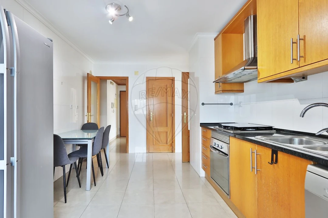 Apartamento T2 para Venda em Alfragide Foto 15