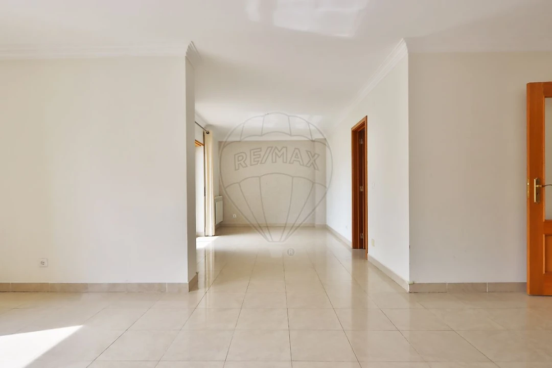 Apartamento T2 para Venda em Alfragide Foto 8