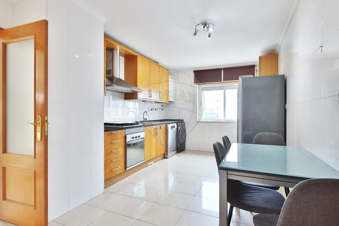 Apartamento T2 para Venda em Alfragide Foto 13