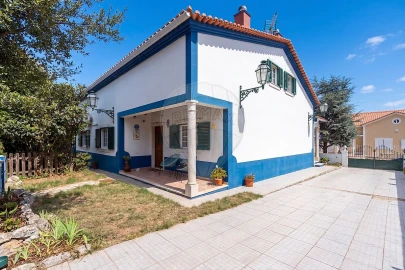 Moradia T4 para Venda em Lamas e Cercal