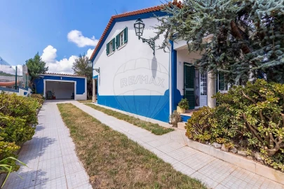 Moradia T4 para Venda em Lamas e Cercal