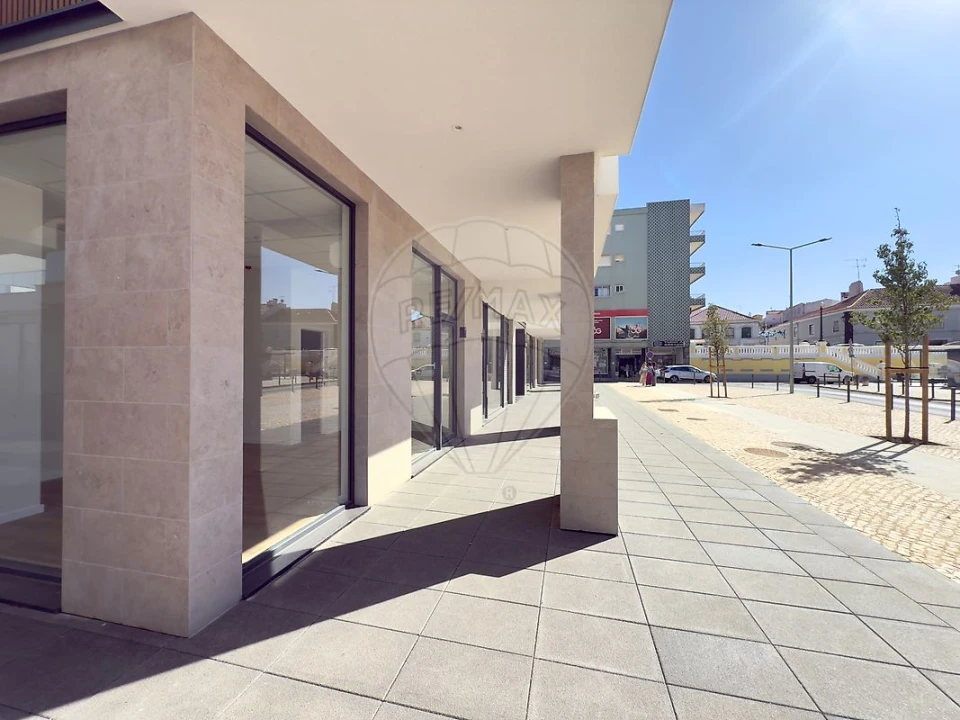Loja para Arrendamento em Santa Maria, São Pedro e Matacães Foto 5