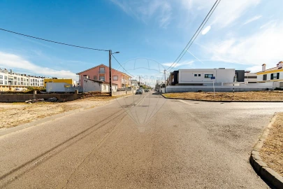 Moradia T4 para Arrendamento em Fernao Ferro