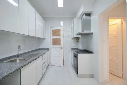 Apartamento T3 para Arrendamento em Olivais