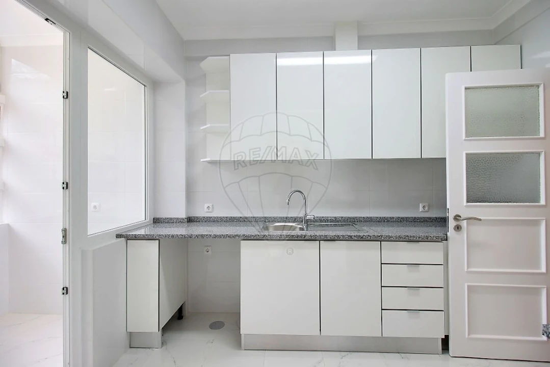 Apartamento T3 para Arrendamento em Olivais Foto 2