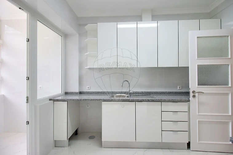 Apartamento T3 para Arrendamento em Olivais Foto 2
