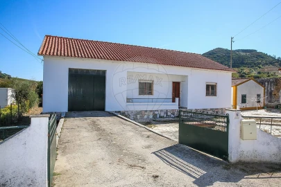 Moradia T2 para Venda em Santo Quintino