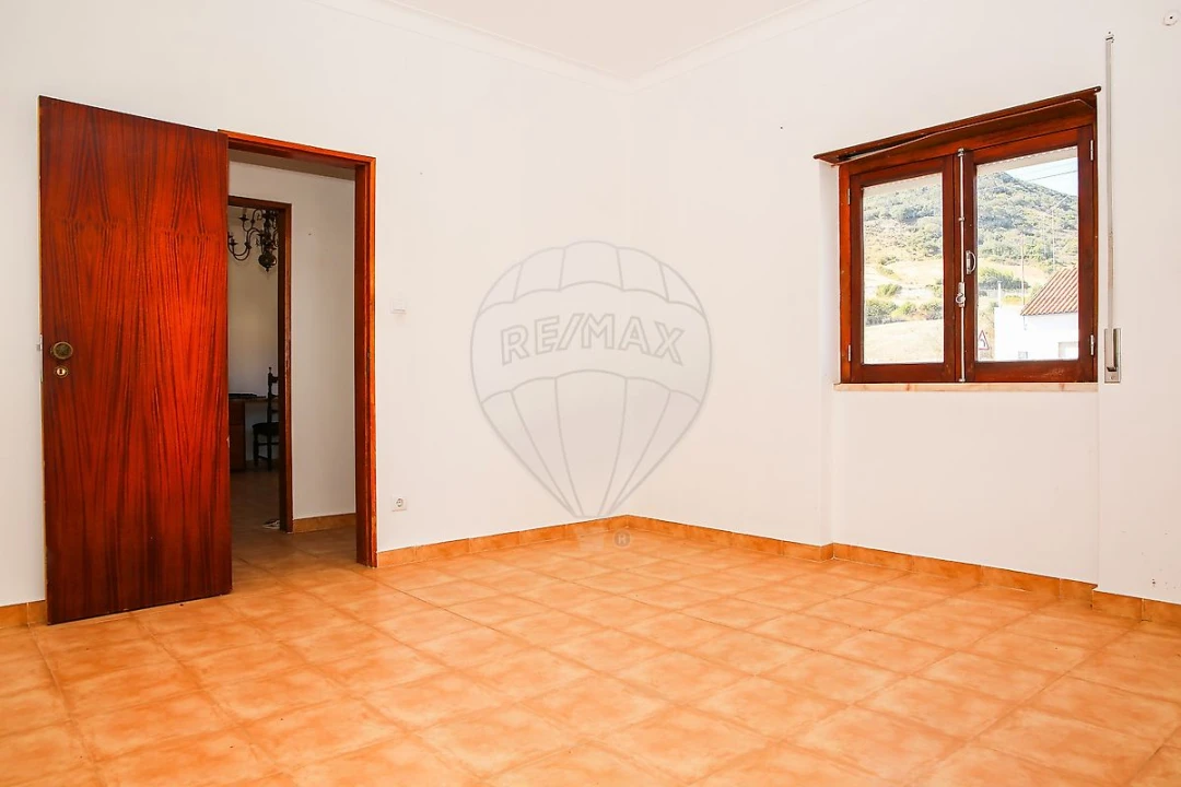Moradia T2 para Venda em Santo Quintino Foto 13