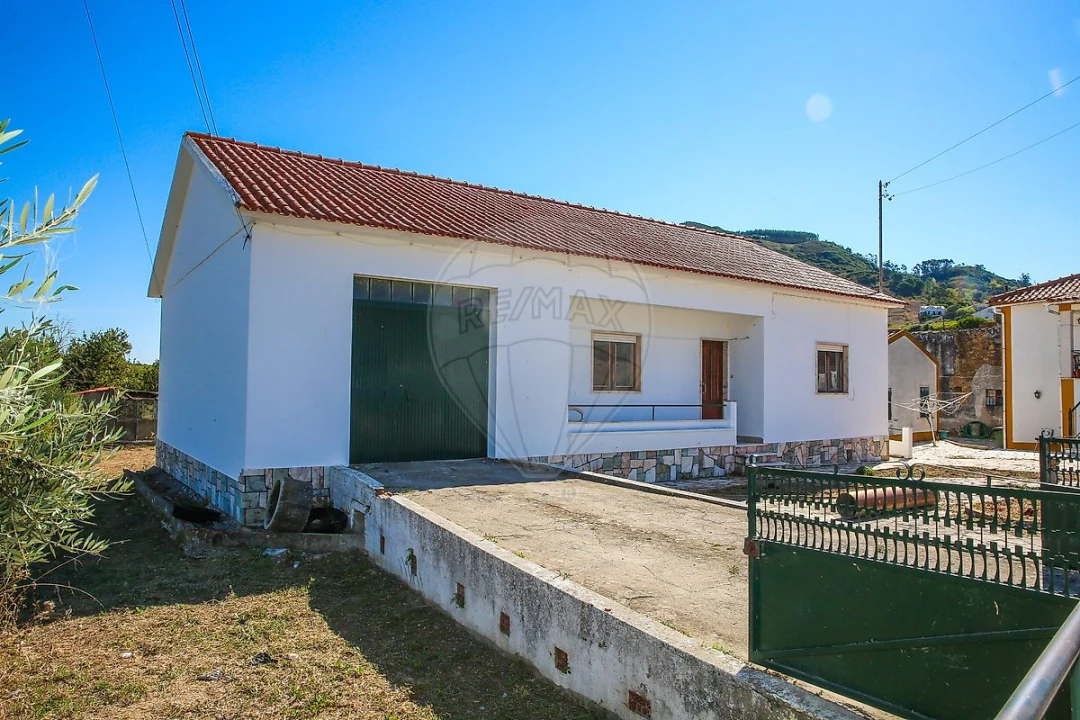 Moradia T2 para Venda em Santo Quintino Foto 1