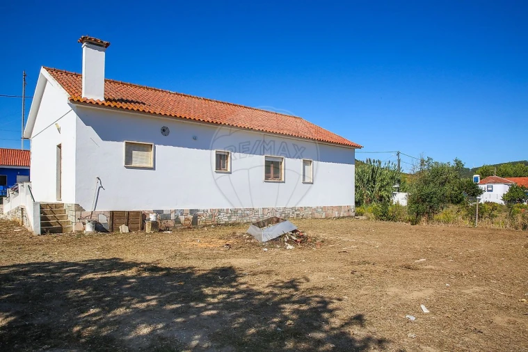 Moradia T2 para Venda em Santo Quintino Foto 4