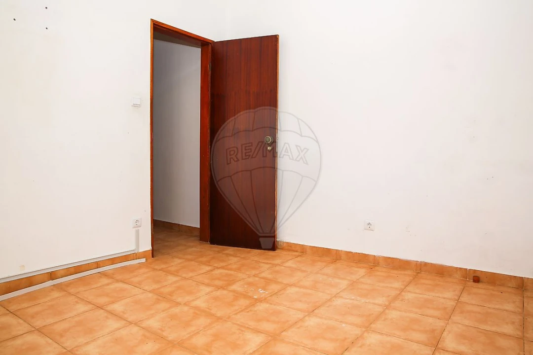 Moradia T2 para Venda em Santo Quintino Foto 12