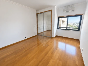 Apartamento T4 para Venda em Marvila, Ribeira Santarém, São Salvador, São Nicolau