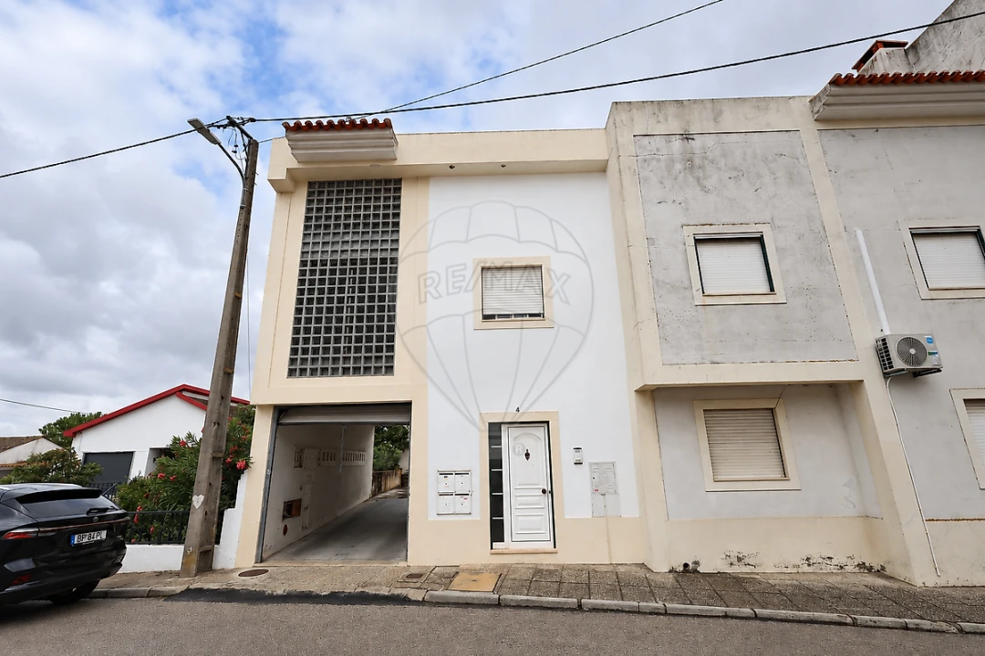 Apartamento T2 para Venda em Fazendas de Almeirim Foto 1