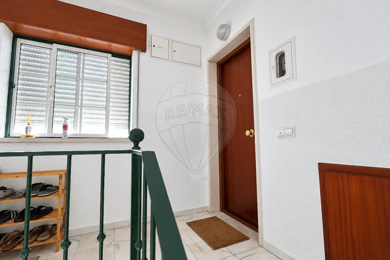 Apartamento T2 para Venda em Fazendas de Almeirim Foto 2