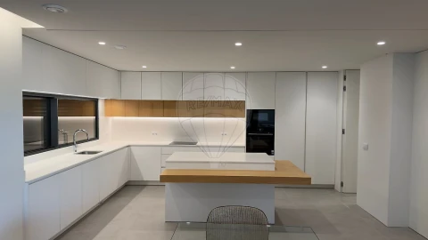 Moradia T3 para Venda em Azurara