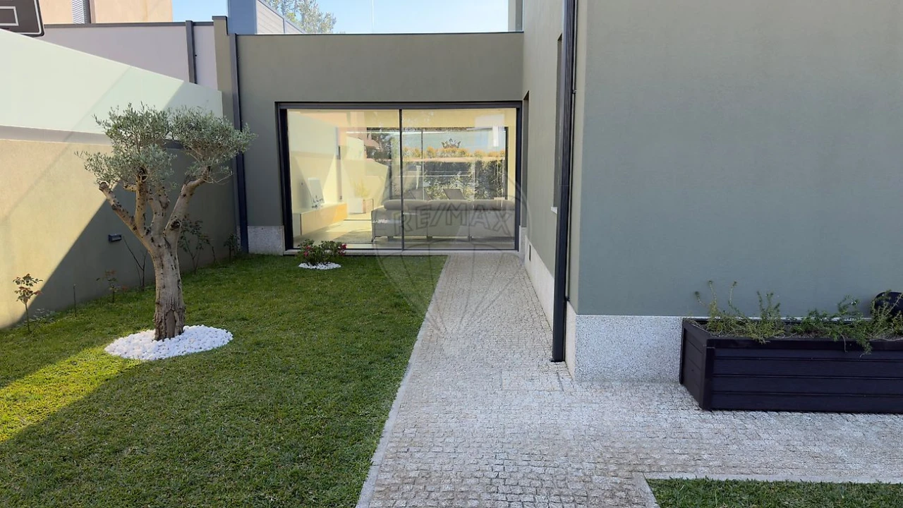 Moradia T3 para Venda em Azurara Foto 6