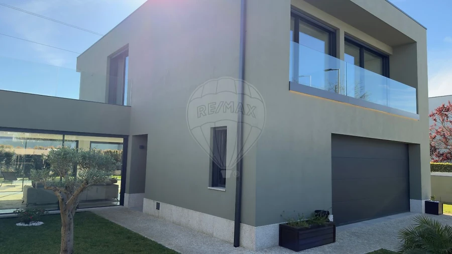 Moradia T3 para Venda em Azurara Foto 5