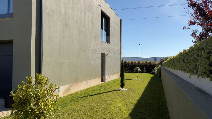 Moradia T3 para Venda em Azurara Foto 7