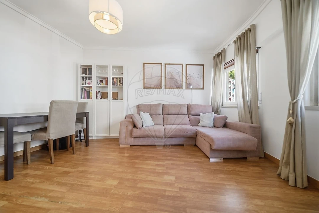 Apartamento T2 para Venda em Algés, Linda-A-Velha e Cruz Quebrada-Dafundo Foto 4