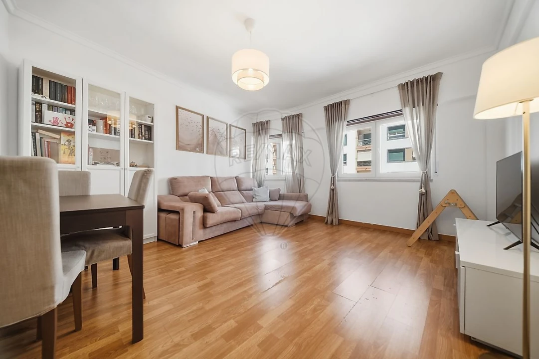 Apartamento T2 para Venda em Algés, Linda-A-Velha e Cruz Quebrada-Dafundo Foto 3