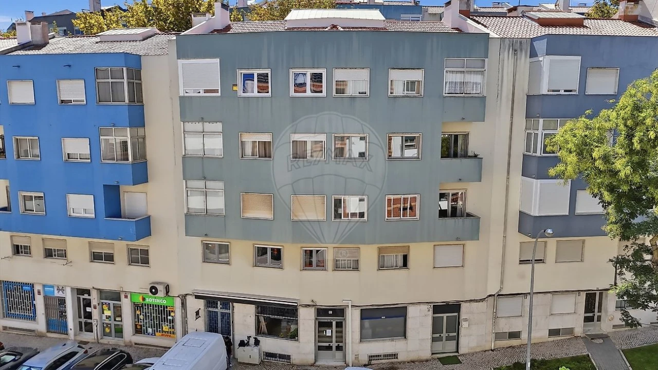 Apartamento T2 para Venda em Algés, Linda-A-Velha e Cruz Quebrada-Dafundo Foto 1