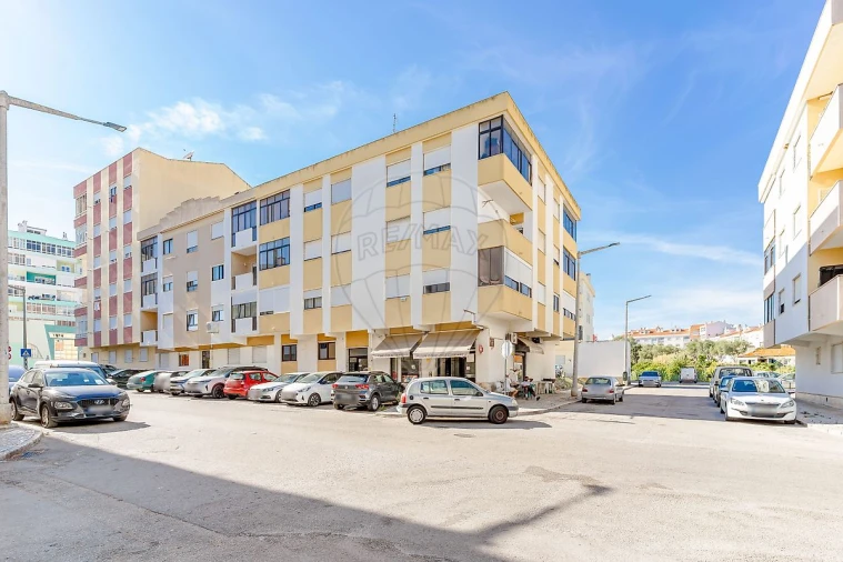 Apartamento T2 para Arrendamento em Seixal, Arrentela e Aldeia de Paio Pires Foto 13
