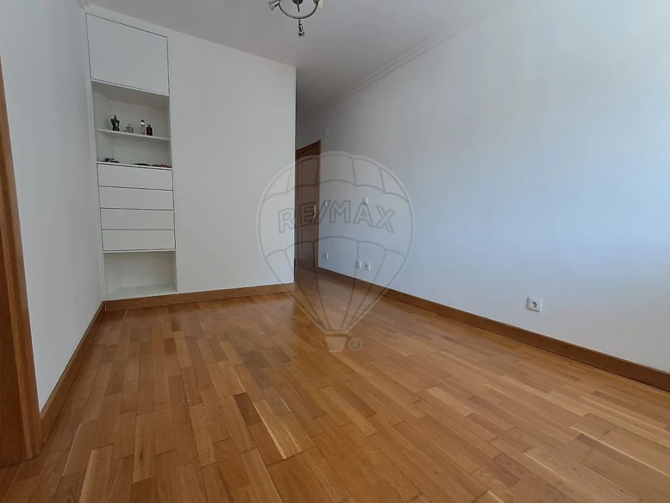 Apartamento T2 para Arrendamento em Benfica Foto 1