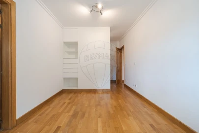 Apartamento T2 para Arrendamento em Benfica