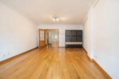 Apartamento T2 para Arrendamento em Benfica