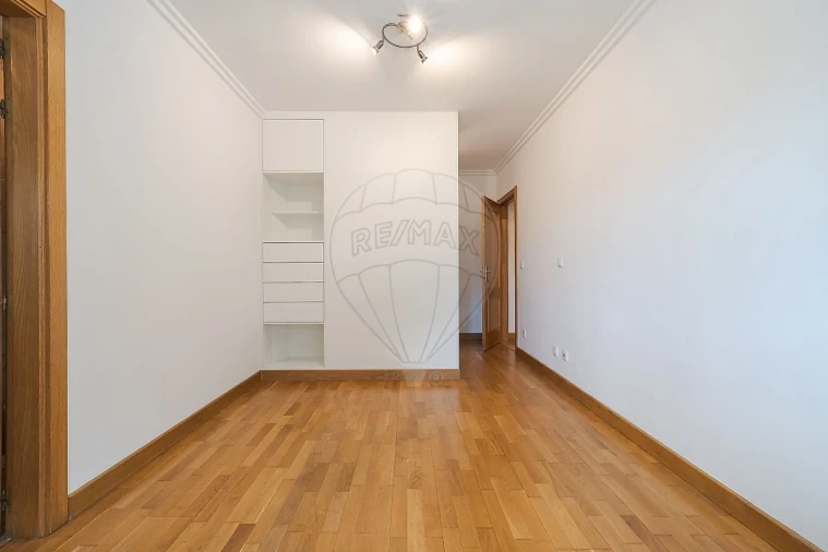 Apartamento T2 para Arrendamento em Benfica Foto 11