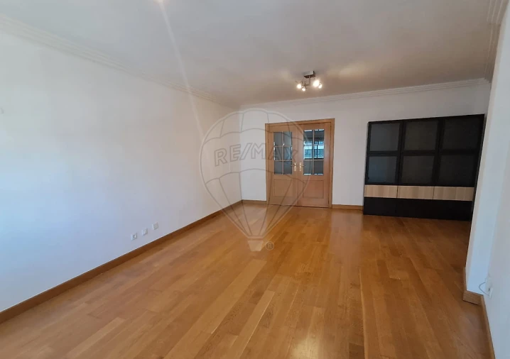 Apartamento T2 para Arrendamento em Benfica Foto 5