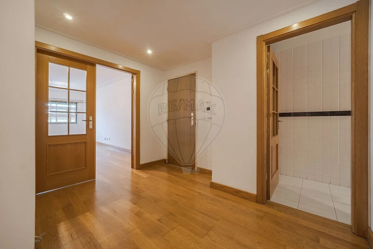 Apartamento T2 para Arrendamento em Benfica Foto 18