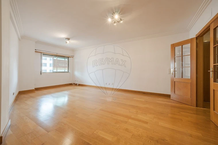 Apartamento T2 para Arrendamento em Benfica Foto 4