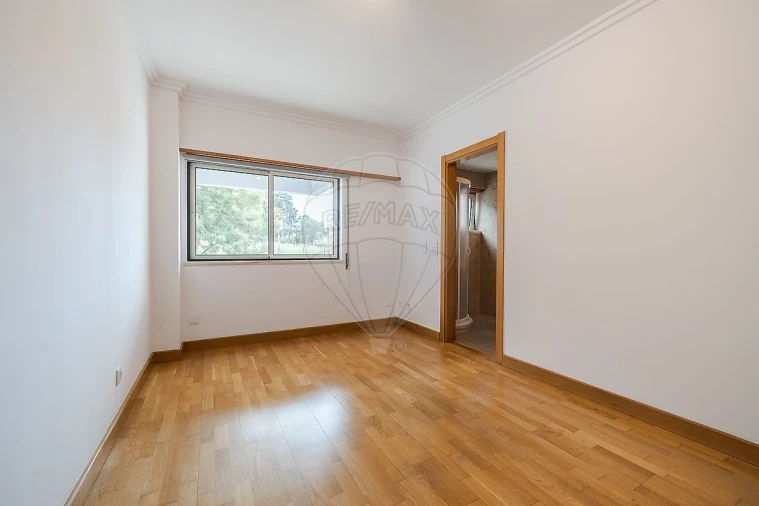 Apartamento T2 para Arrendamento em Benfica Foto 10