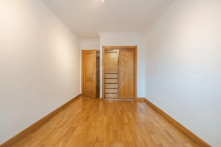 Apartamento T2 para Arrendamento em Benfica Foto 8