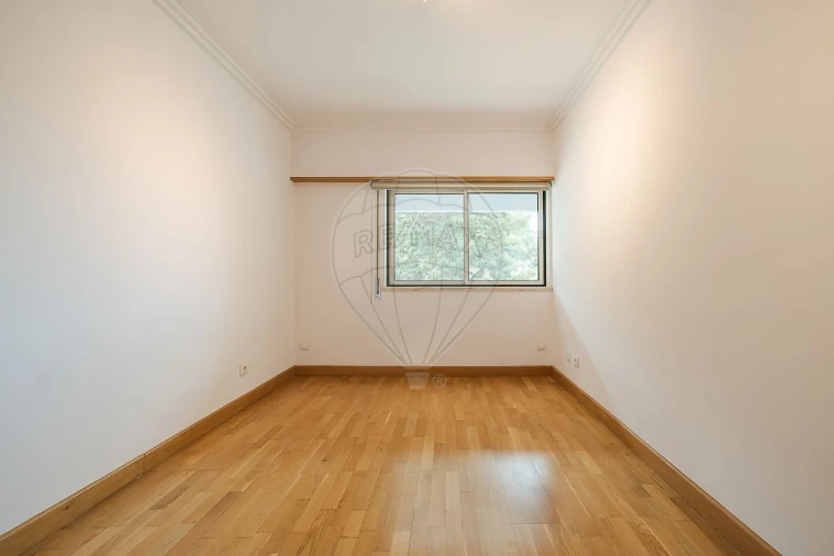 Apartamento T2 para Arrendamento em Benfica Foto 9
