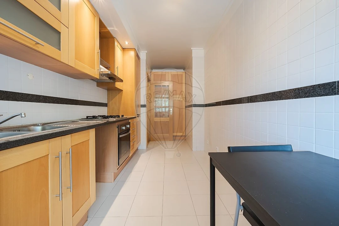 Apartamento T2 para Arrendamento em Benfica Foto 1