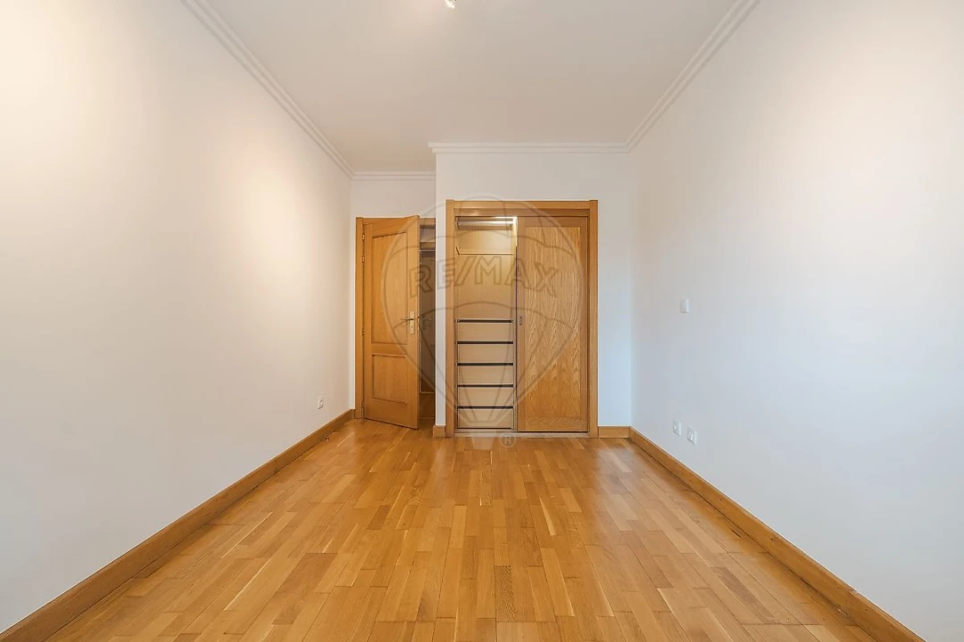 Apartamento T2 para Arrendamento em Benfica Foto 8